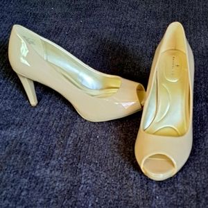 New - High heels, Bandolino, size10